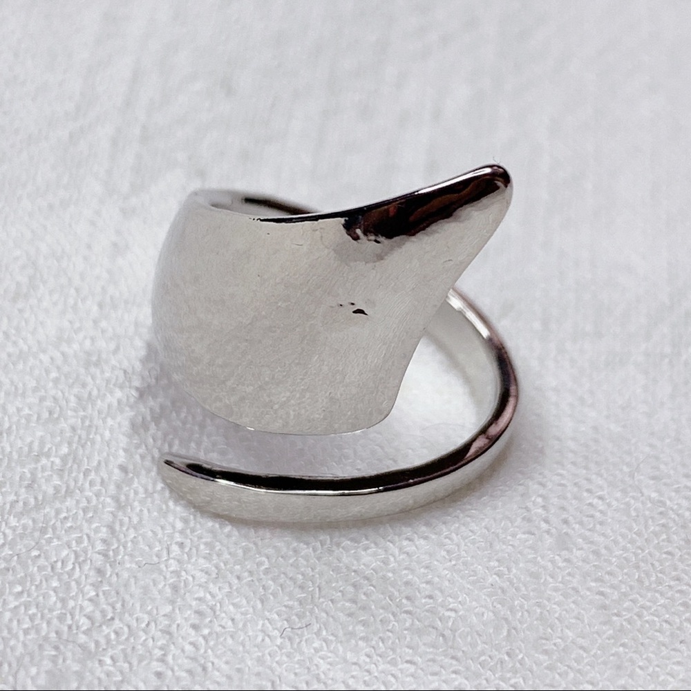 Unique Modern Two Rings Set - Picture 10 of 15